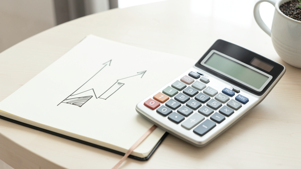 Detalle fotográfico relacionado con ¿Qué plataformas web calculan automáticamente la retención de IRPF para freelances internacionales?